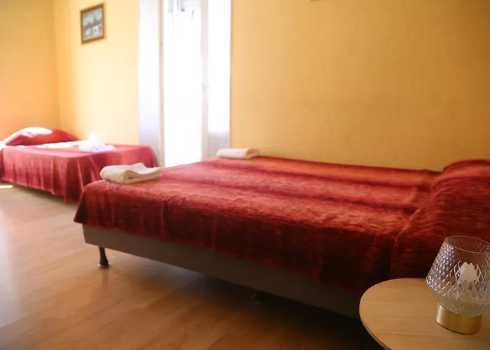 ホテル Restaurant Le Parisien ルルド